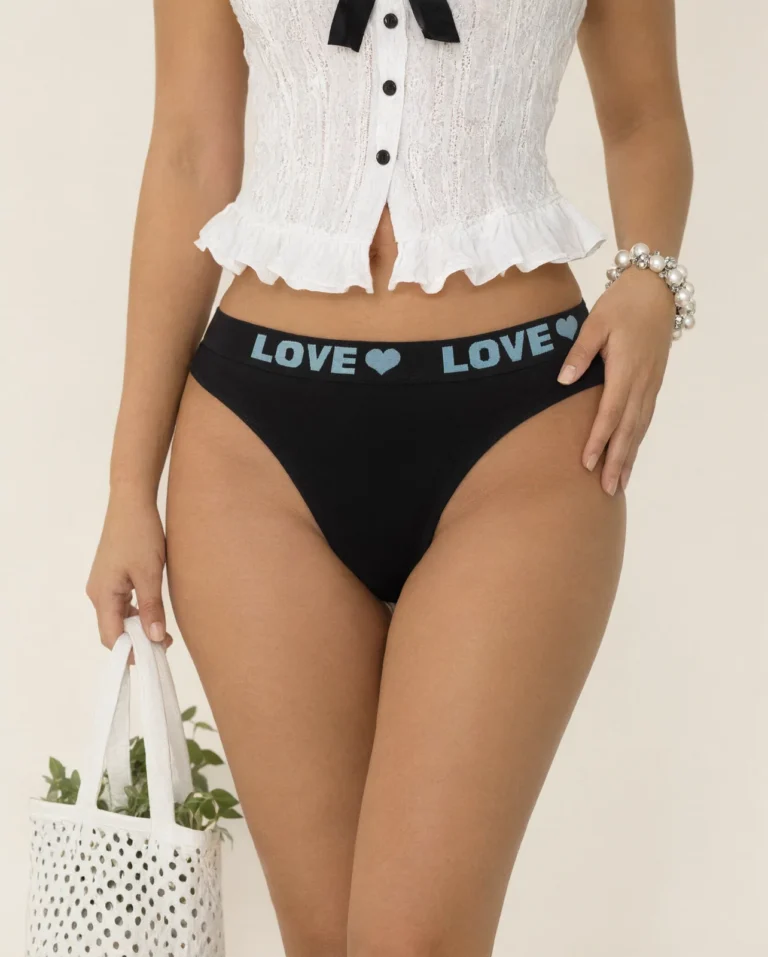 Close view of the LOVE and heart jacquard waistband on the black cotton thong A8875