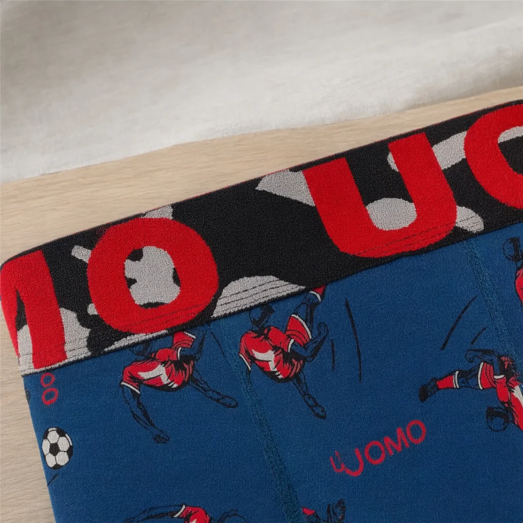 Camouflage jacquard waistband of the GMUO-7141AMH boxer brief with oversized red UOMO lettering